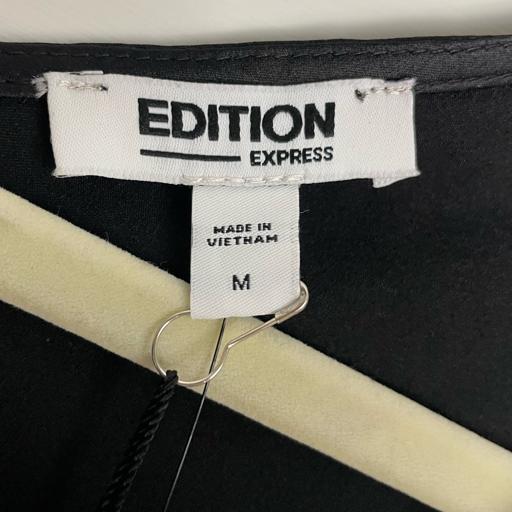 Express Edition Monochrome Wrap Blouse - Picture 4 of 13